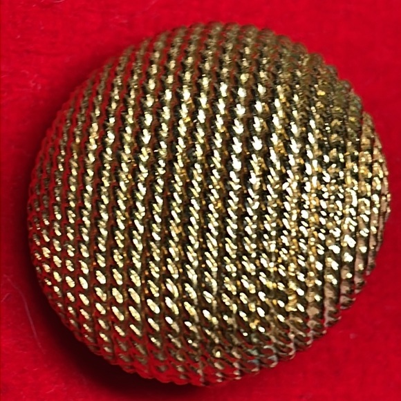 Trifari Single - Picture 2 of 6